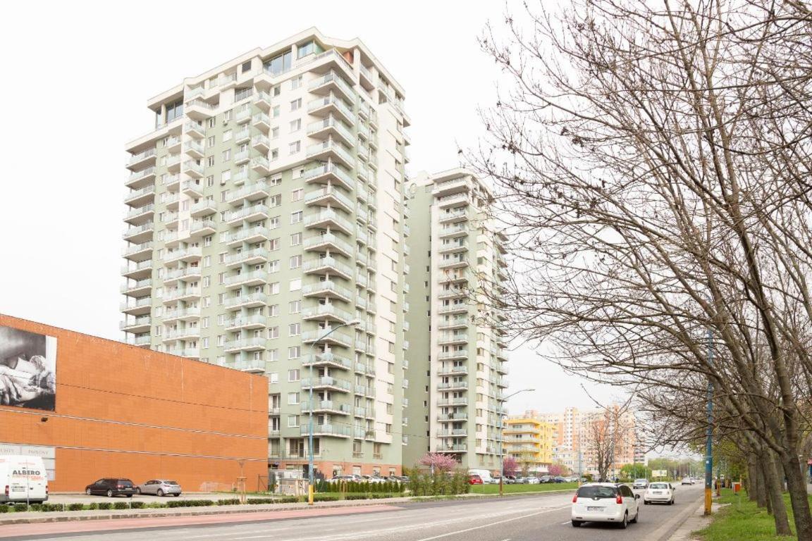 Great Tourist And Business Apartment Near Center Bratysława Zewnętrze zdjęcie